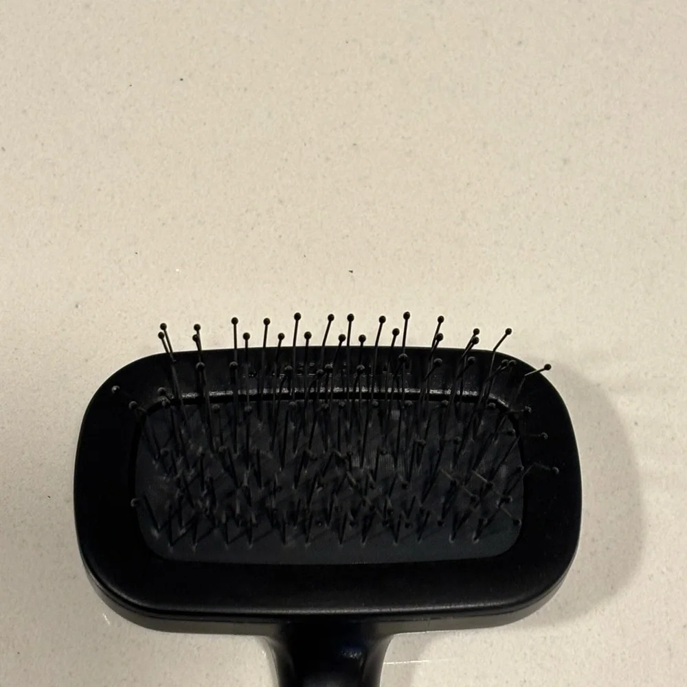 Tweezerman Small Coated Tip Slicker Grooming Brush